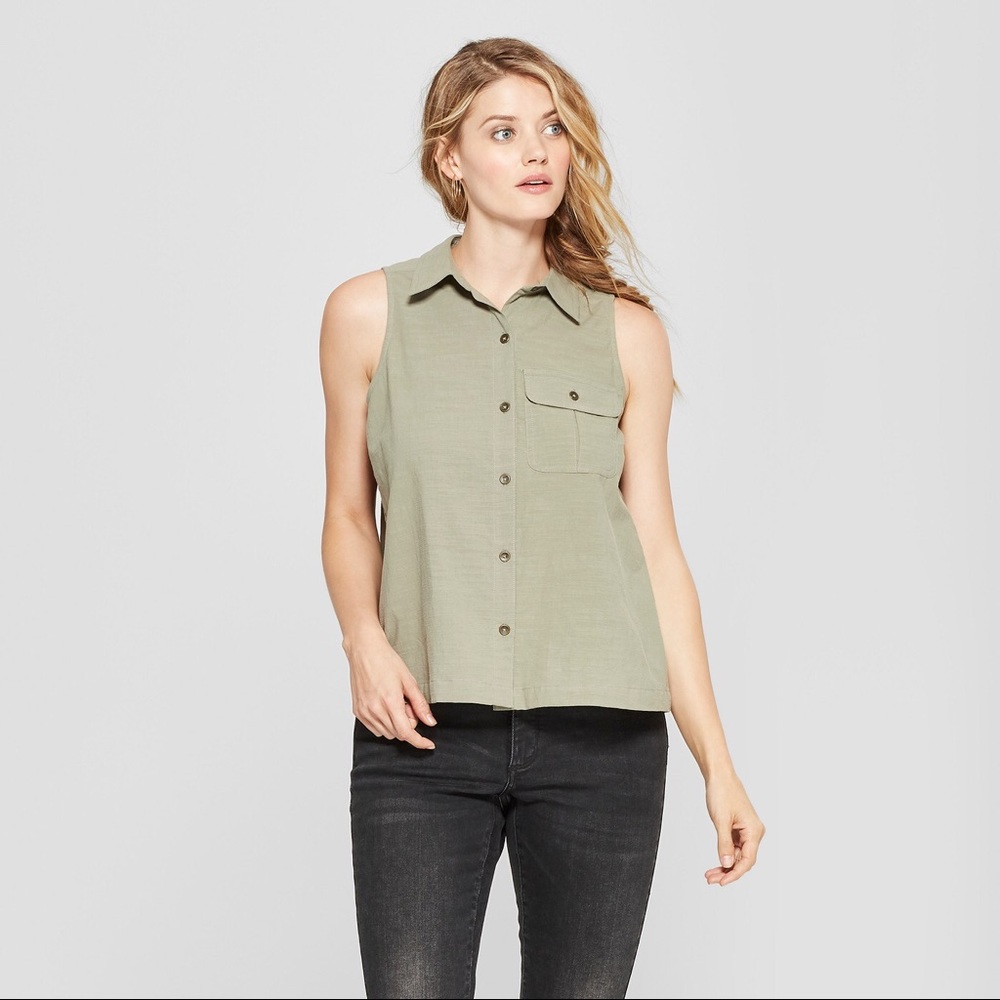 *DONATING* NWT Universal Thread Button Down Shirt